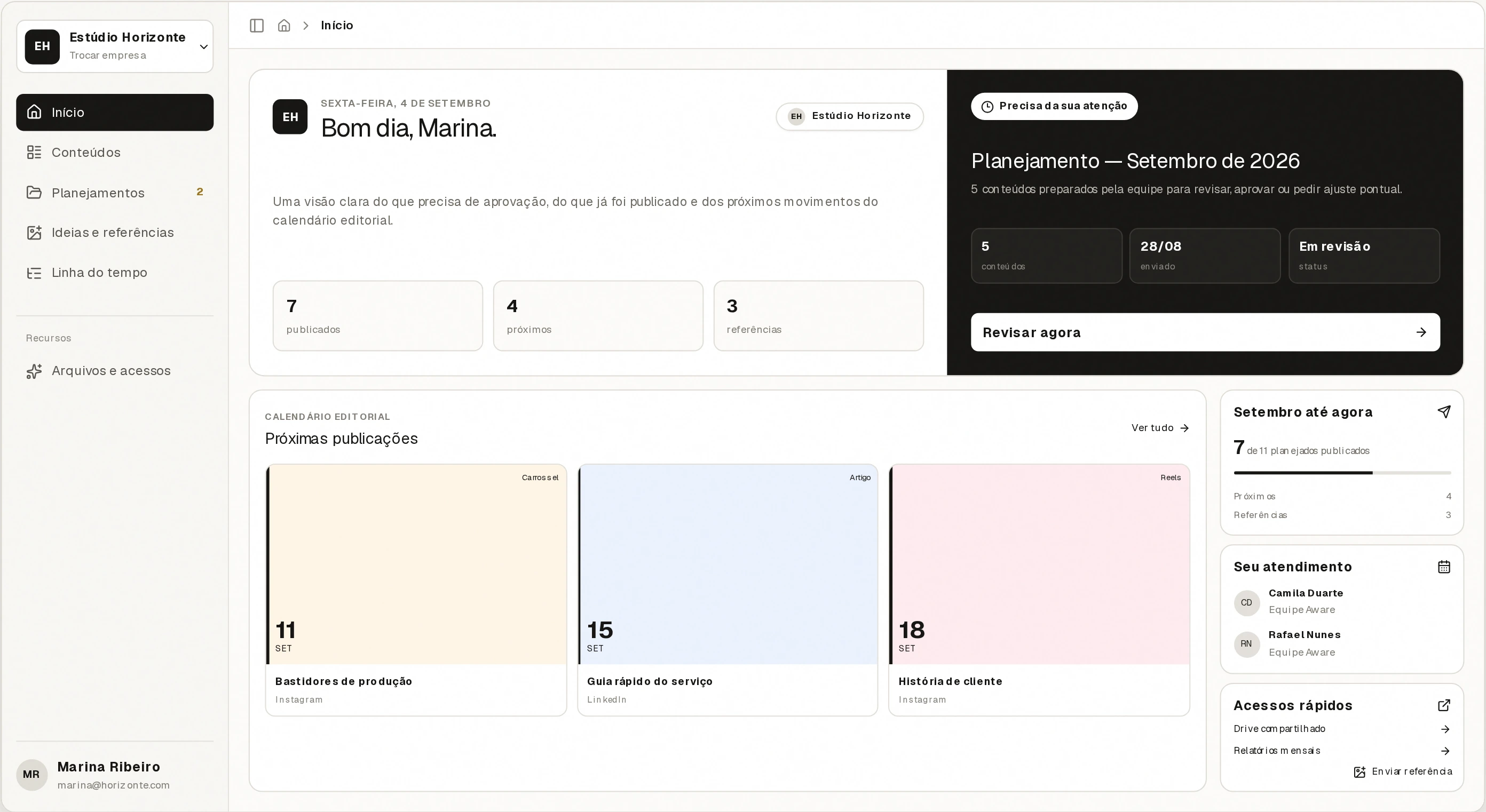 Painel do Portal do Cliente Aware com planejamento em revisão, calendário editorial e atendimento